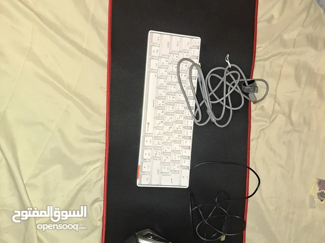 كيبورد وماوس وماوس باد للبيع استعمال خفيف