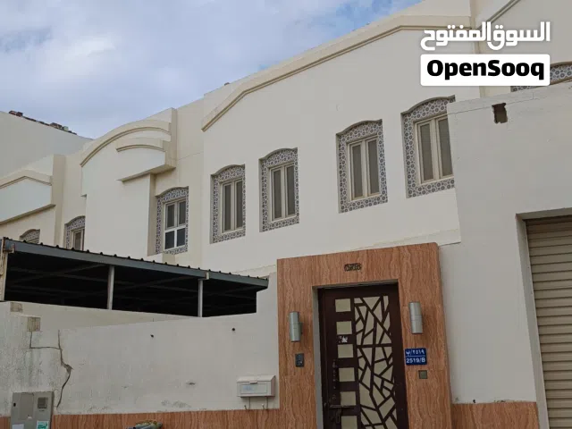 فيلا للايجار في موقع ممتاز بالعذيبة للعوائل فقط