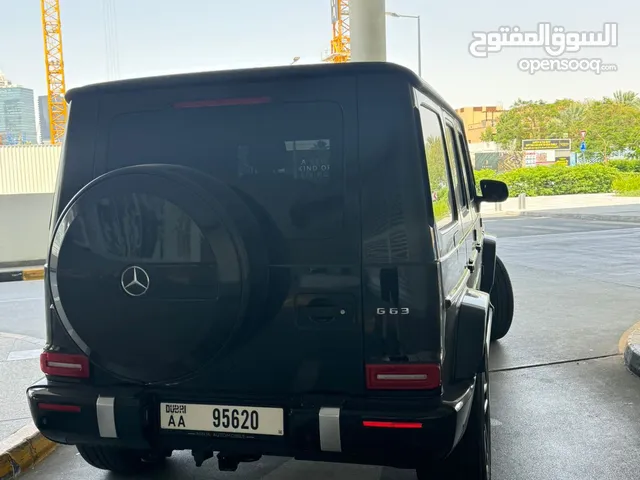 SUV Land Rover in Dubai