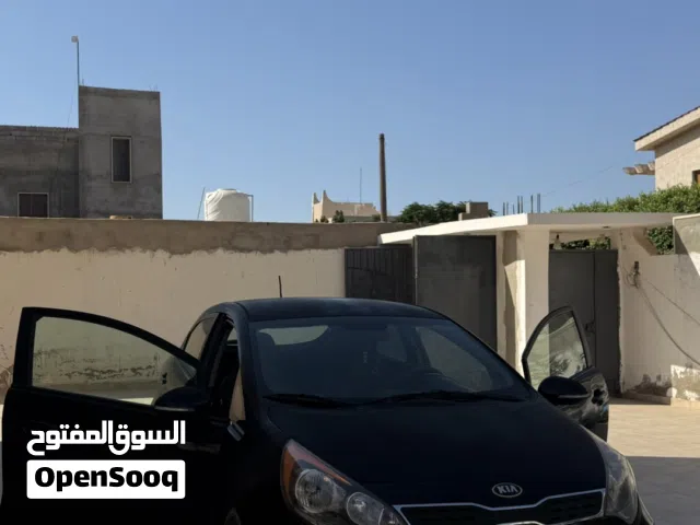 2013 كيا ريو Standard