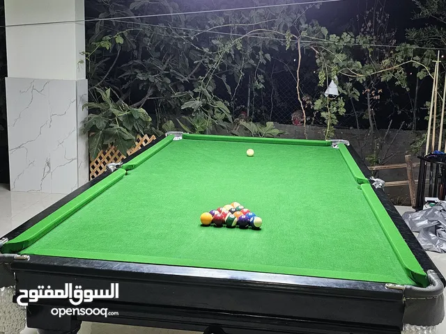طاولة بلياردو (9قدم) مستعمل مع كلشي الها