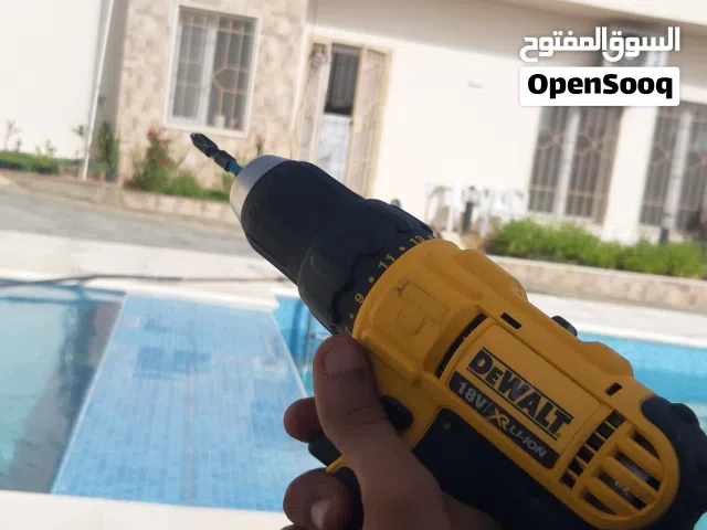 فني تركيب مطابخ وديكورات و اثاث منزلي فك و تركيب وصيانة بدقة و احترافية عاليه في طرابلس و ضواحيها