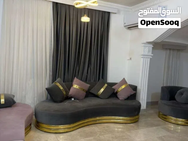210 m2 4 Bedrooms Townhouse for Sale in Basra Khadra'a