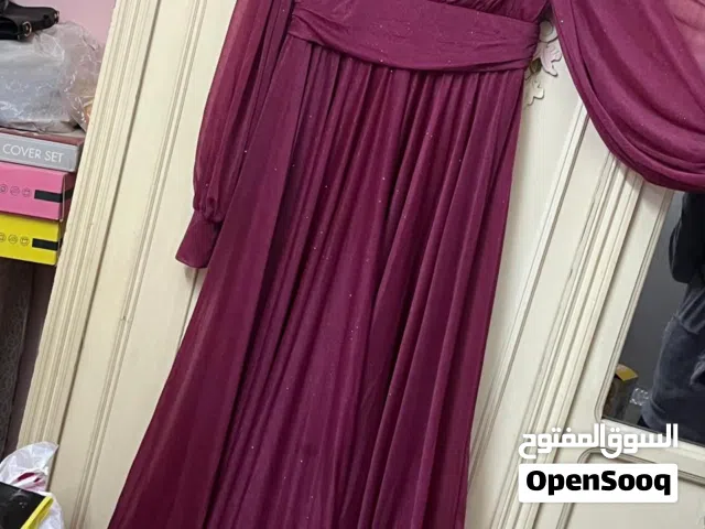 فستان عنابي