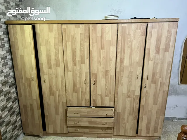 خزانة البسة ثلث ظرفات بحالة جيدة خشبها نوعية ممتازة
