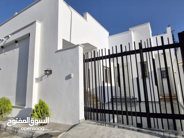 169 m2 4 Bedrooms Townhouse for Sale in Tripoli Ain Zara