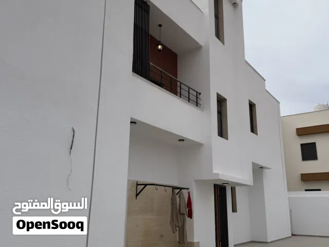 فيلا للبيع في سيدة عائشة