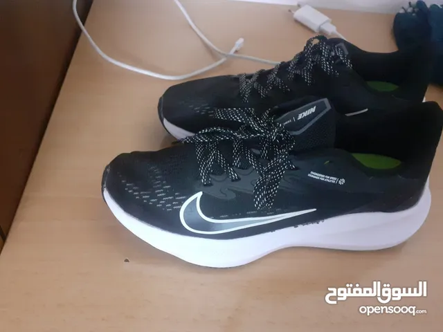 42.5 Sport Shoes in Irbid