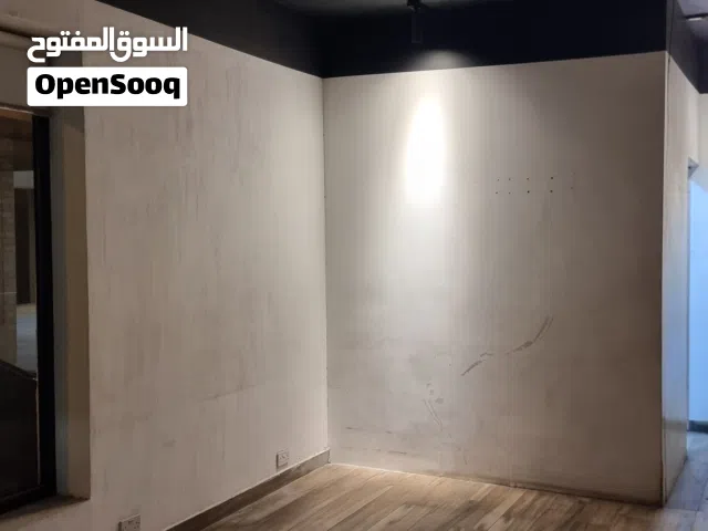 للايجار محل بالسالمية بموقع مميز مساحة 40 متر يصلح لمعظم النشاطات التجارية المختلفة