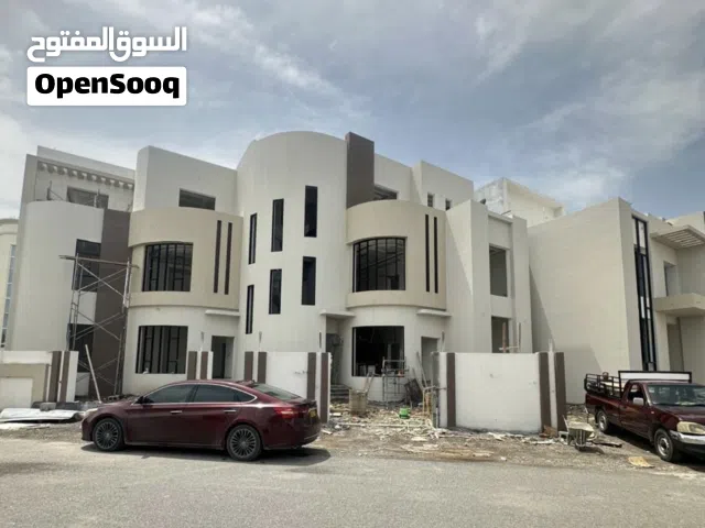 فيلا راقية واسعة موقع مميز للبيع المعبيلة السابعة
