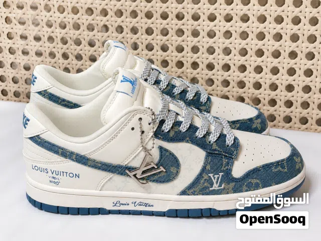 حذاء  Nike SB Dunk Low بالتعاون مع Louis Vuitton