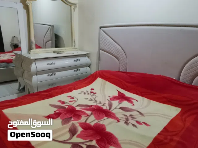 غرفة نوم كاملة وقيمة جدا كالجديدة