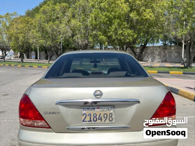 2004 نيسان صني Standard
