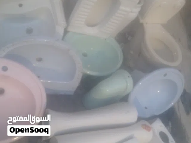 مغاسل مع قواعدهم مقاعد حمامات عربي ومقاعد حمامات افرنجي اي طقم بخمس ليرات