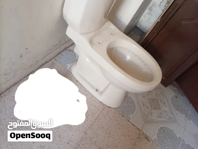 مقعد افرنجي ابيض وازرق ومغسله ممتازات بدون غطي للصندوق