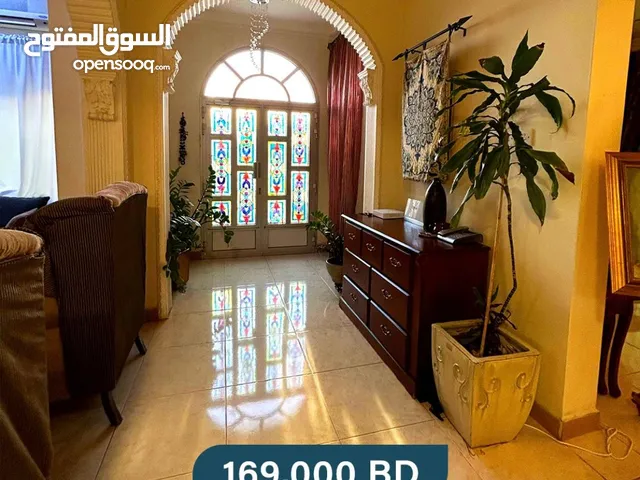 400 m2 5 Bedrooms Villa for Sale in Northern Governorate Madinat Hamad