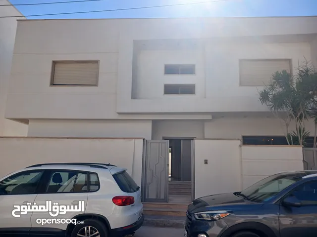 540 m2 More than 6 bedrooms Villa for Rent in Tripoli Al-Serraj