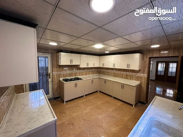 225m2 4 Bedrooms Townhouse for Rent in Basra Jaza'ir