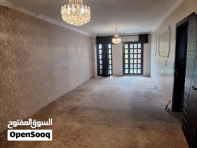 250 m2 4 Bedrooms Townhouse for Sale in Central Governorate Isa Town