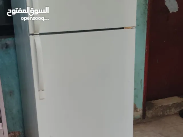 نبيع ثلاجه فرجدير امركي 20 قدم حجم كبير بحاله جيده استخدام معا التوصيل والكفاله