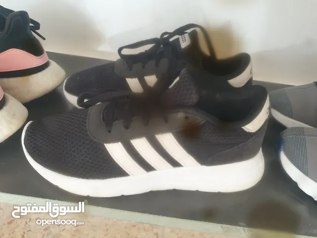 احذية مستعملة