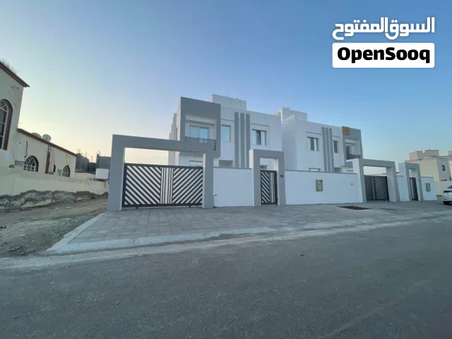 للبيع فيلا في العامرات النهضه السادسة البريد شارع الرحبة