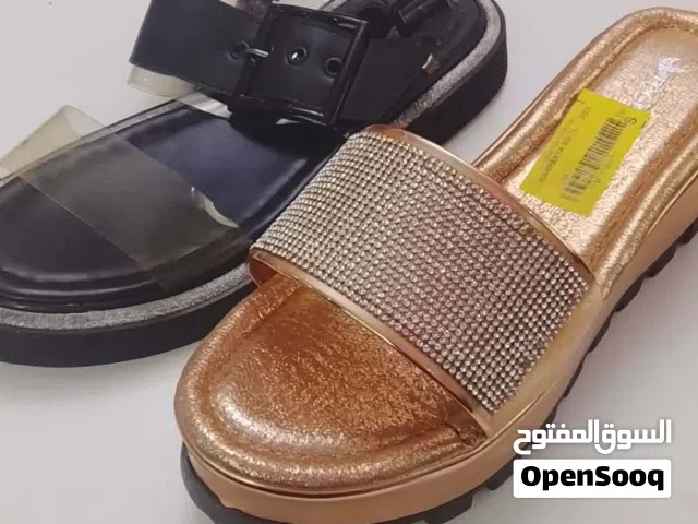 الاحمر سايز 38الذهبي 39بلبس40