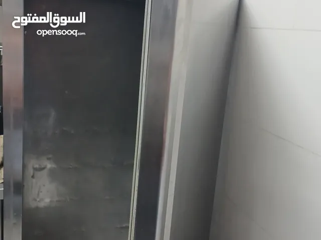 4 سراير قياس عرض 120 سم خشب + ثلاجة مطعم تعمل بشكل جيد +عدد 4 طاولات خشب مع الكراسي