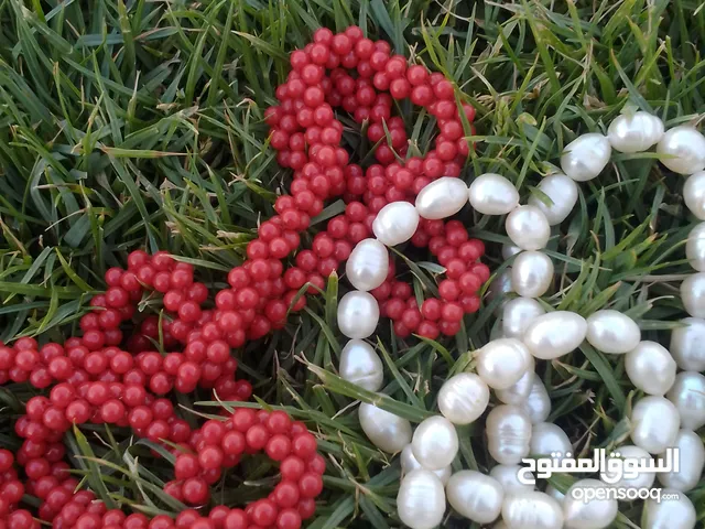 عقد مرجان وعقد لؤلؤ