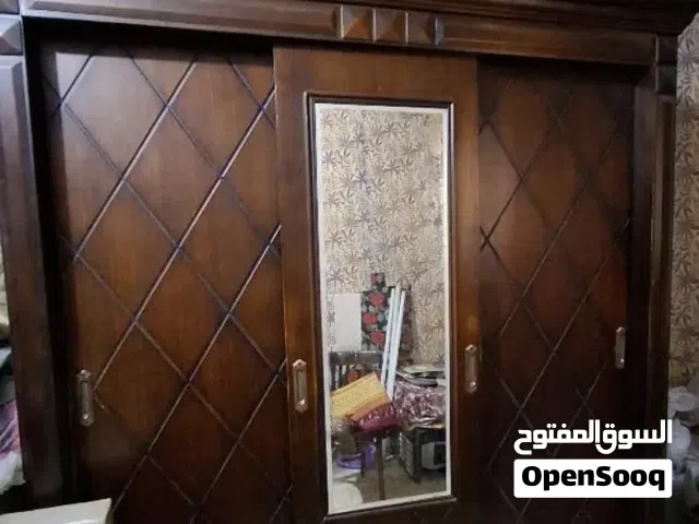 دولاب جرار كبير بحاله ممتازه 3 باب جرار