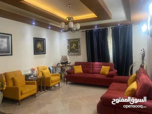 شقة مميزة بإطلالة رائعة سوبر ديلوكس على الشارع الرئيسي. منطقة خلة قيس قريبة جدا على بيت جالا ...