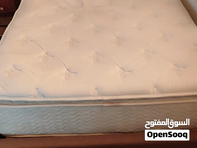 سرير مع مرتبه