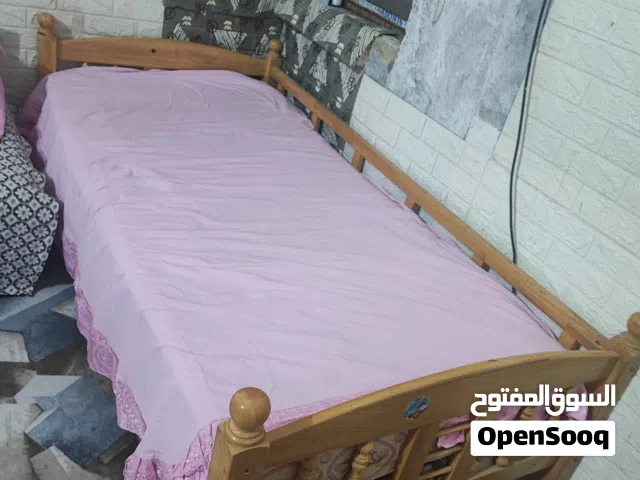 سرير خشب للبيع