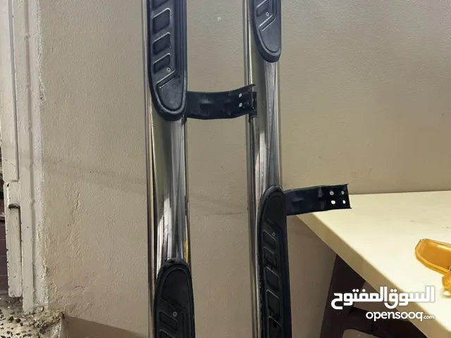 عتب تندرا أصليات أو اي  سيارة رباعية من نفس الفئة .