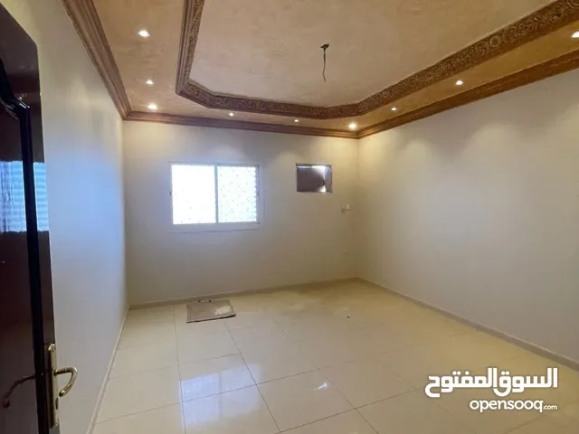 215 m2 5 Bedrooms Apartments for Rent in Al Madinah Abu Burayqa