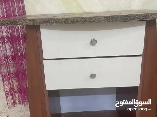 مكتب بحاله جيده جدا استعمال بسيط