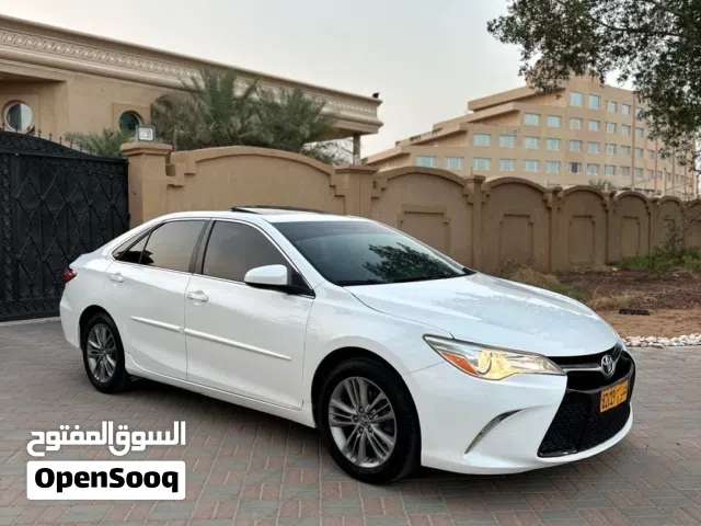2015 تويوتا كامري SE
