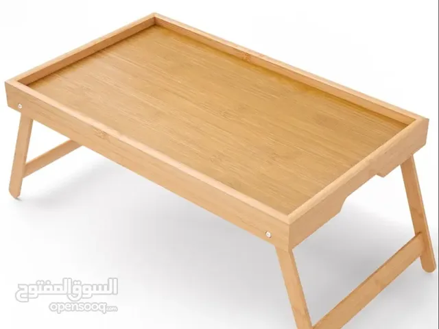 طاولة خشبية