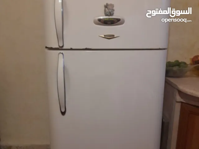 ثلاجة دايو بيضاء كبيرة