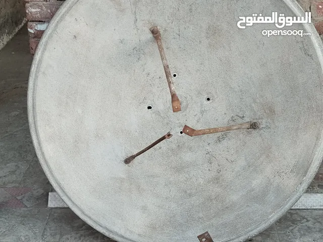 طبق دش 130 سم الطبق فقط مع المدرعات والبولر دائرى وليس بيضاوى يمكن أن يكون متحرك بدون حامل