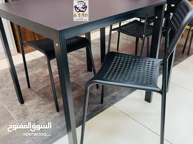 طاولة مطبخ ايكيا 2 كراسي ، قاعدة جديدة ، سبب البيع جت كبيرة على مساحة المطبخ