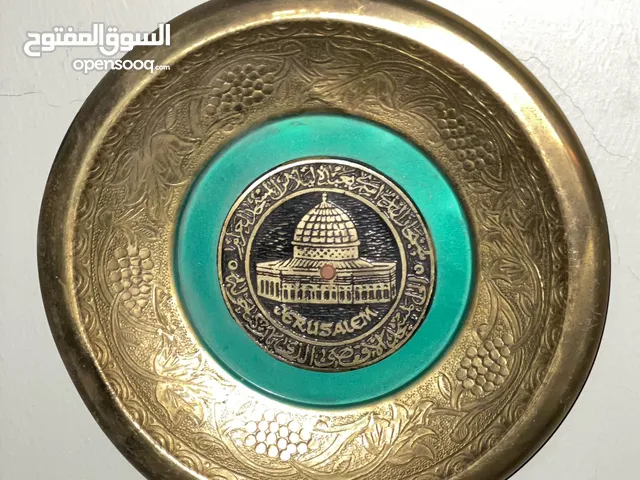 (نوادر نحاسية) أطباق تعليق وديكورات قديمة مميزة.