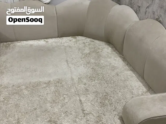 جلسة ارضية 4x4 مع ثلاث تكايات للبيع في المدينة المنورة