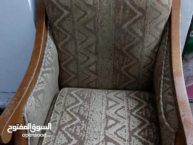 كنب محل الوكاله خشب جيد جدا للبيع سبب مقاس مصاري