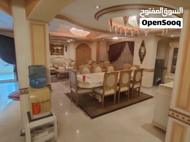 للرقى ولراغبى المساحات الكبيرة شقة للبيع 325م بحدائق الاهرام البوابة الرابعة بالعفش والاجهزة
