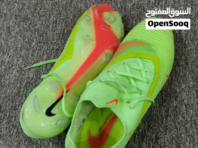 بوت كره قدم للبيع