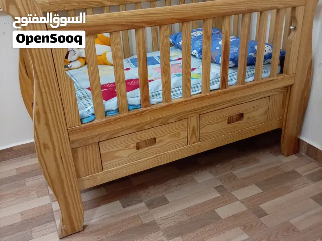 تخت بيبي  وفرشه ومخده وحرام