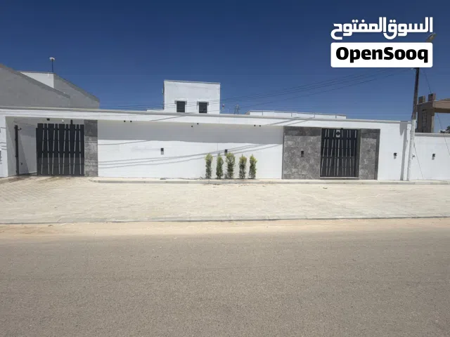 325 m2 More than 6 bedrooms Villa for Rent in Benghazi Qawarsheh