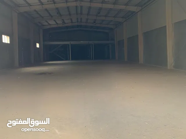 للبيع مخزن 2000 متر غذائي في صبحان