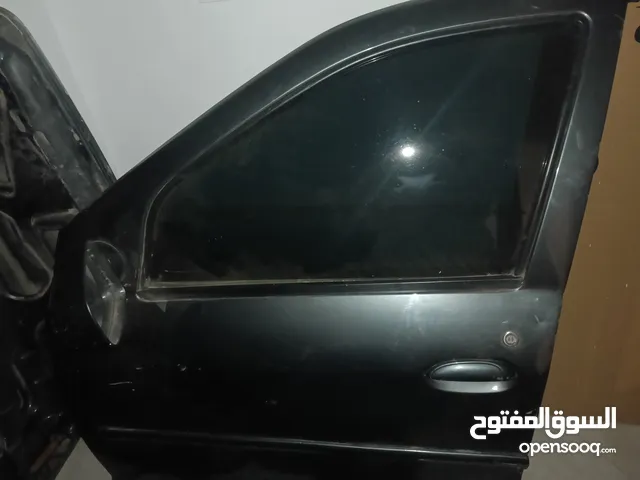 للبيع بجد ثلاثة ابواب لوجان بمشتملاتهم موديل من 2009الى 2014